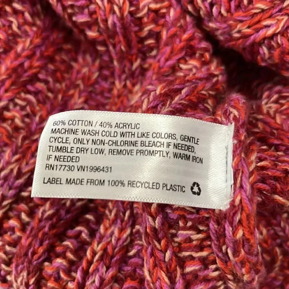 NWT Universal Thread cable knit sweater.  Size Medium. Soft cotton blend.